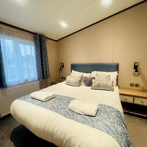 Holiday home Ailsa With Hot Tub United Kingdom